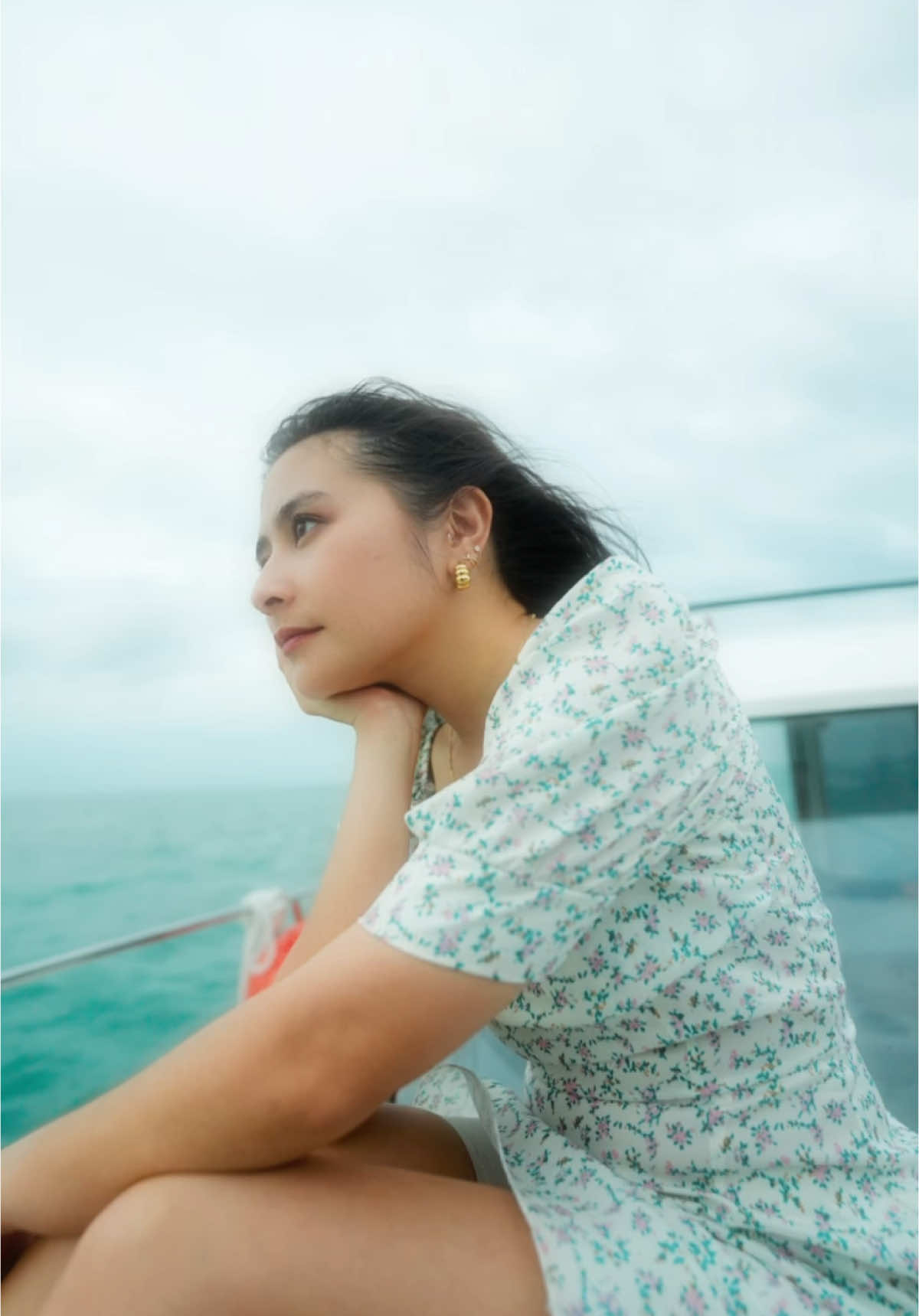 Enjoying the stunning view with @Salaya Yacht 🚤✨ Rasanya nggak sabar banget karena besok adalah Grand Launch Salaya Yacht! 🎉 Besok aku akan mengumumkan berbagai pilihan yacht yang tersedia dan program seru yang sudah kami siapkan khusus untuk kamu. 🌊💙 Stay tuned, karena kejutan besar menanti! See you tomorrow! 👏🛥️ #SalayaYacht #GrandLaunch #LuxuryYachting #OceanDreams