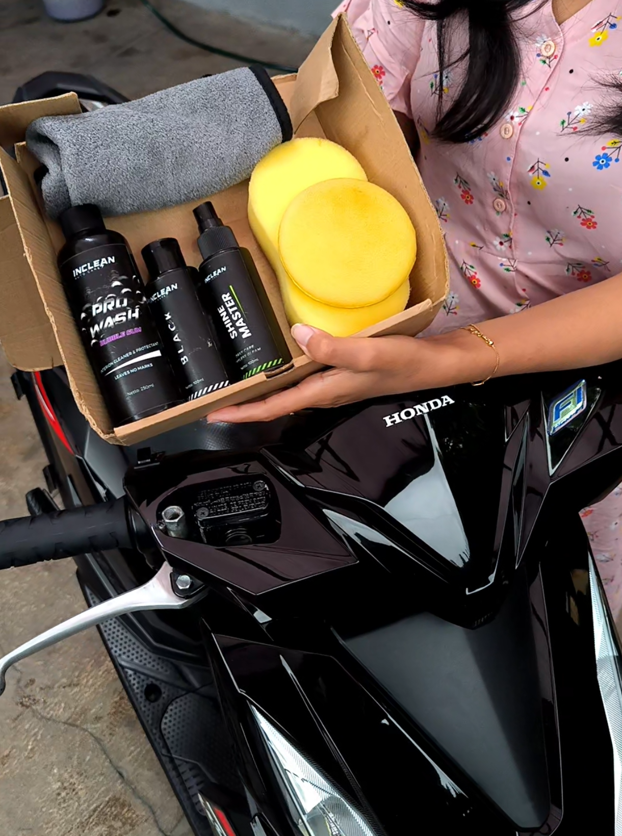 cek keranjang kuning sekarang mumpung ada promo dapat 1 paket lengkap perawatan motor. inclean prowash shampo motor inclean black pengkilap body kasar inclean shinemaster pengkilap body gloss bonus 2 spon aplikaror, sarung tangan & lap microfiber #paketcucimotor #pengkilapmotor #penghitambodykasar #perawatanmotor #shampomotor #foryou #fyp 