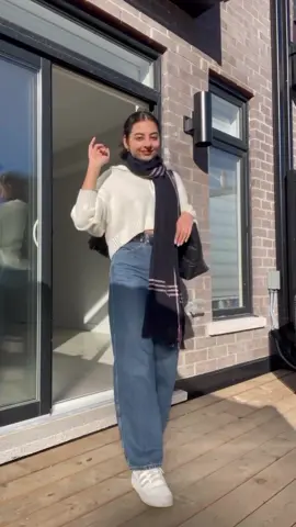 Loving these sunny days🌞💖 #OOTD #collegeoutfitideas #collegeootd #getreadywithme #grwm #torontoblogger #torontofashion #explorecanada #exploretoronto #fashionnova 