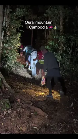 ភ្នំឪរ៉ាល់ ជាភ្នំដែលខ្ពស់ជាងគេនៅប្រទេសកម្ពុជាយើង🇰🇭 Mount Aural is the highest mountain in Cambodia.  #cambodia #hikking #CapCut #fyp #viral 