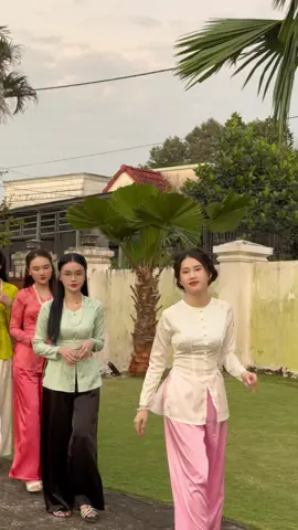 Mợ 2 ơi hỡi mợ 2 cậu thương mợ mà mợ thương ai#shopaobabahannguyen #babahannguyen #aobabahannguyen #wirlvideo #thinhhanhtiktok #lenxuhuong_tiktok #thoitrangnu #TikTokLIVE #tet2025 #muataitiktokshop #wiral #co3 #tet 