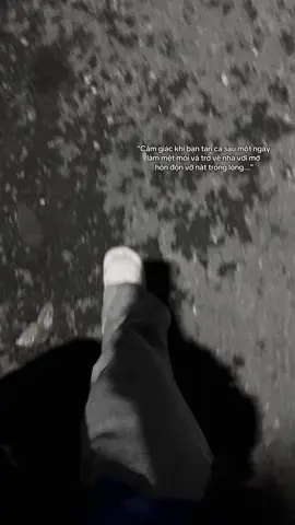 “Cảm giác khi bạn tan ca sau một ngày làm mệt mỏi và trở về nhà với mớ hốn độn vỡ nát trong lòng...”#buon #tamtrang 