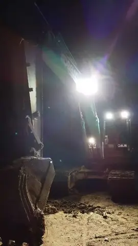 bermalam minggu  #excavator #kobelco #alatberat #kucinggunung #anakrantau #perantau #anakmedan #kulitambang #anaktambang #malamminggu #semangat #semangatberjuang