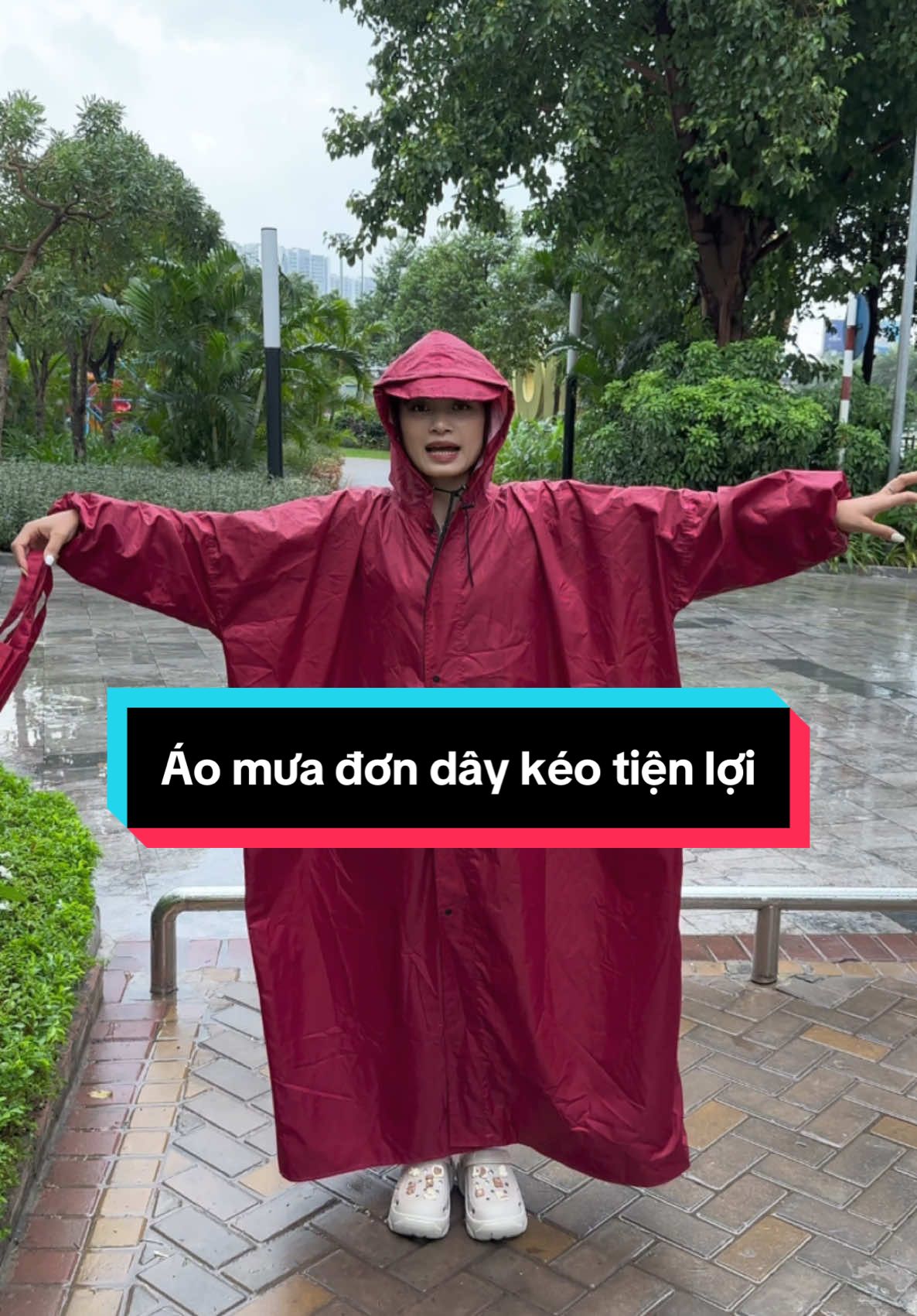 Chiếc áo mưa đơn dây kéo thiết kế thông minh tiện lợi, mặc gọn gàng #aomua #aomuadaykeo #tiktokshoptet #samtetbaovui #loanmatto #muataitiktok 