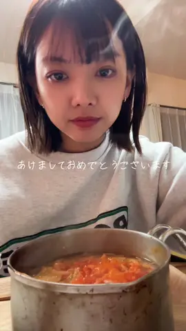 あけおめことにょろ🐍🐍 #半身麻痺 #後遺症 #脳卒中片麻痺 #左半身麻痺 #片手 #リハビリ #ごはんの時間 #もぐもぐ #キムチ鍋 #食べる幸せ #