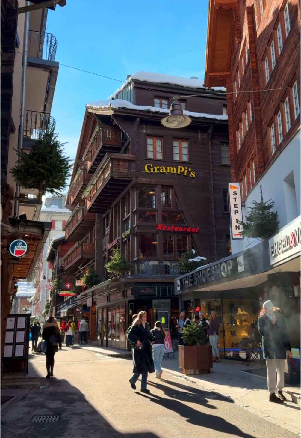 📍Zermatt, Switzerland 🇨🇭 Follow for daily Swiss Content 🇨🇭 📌 Save this for your trip to Switzerland 🇨🇭  🎥 by: @swisswoow  #zermatt #schlosshotelzermatt #switzerland #mountains #schweiz #swissalps #myswitzerland #nature #inlovewithswitzerland #Hiking #swiss #alps #wanderlust #visitswitzerland #travel #jungfrauregion #suisse #landscape #bern #thunersee #kandersteg #blickheimat #grindelwald #lauterbrunnen #interlaken #valais #switzerlandpictures #swissmountains #switzerlandwonderland #matterhorn