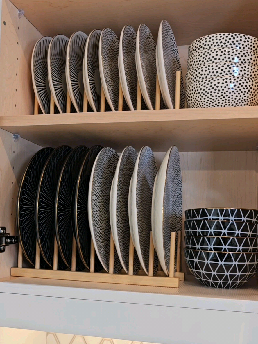 Plate organizers!  #plateorganizers #cabineto #kitchenorganization #kitchenmusthaves #fyp #Viral #trending 