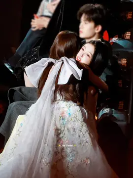 Momen Mei mei Sama Jie Jienya🫶🏻🥰 Video Terakhir Itu Waktu Tencent Kemaren Ya Gess👌🏻 Weibo Night✨️ [Beijing,11.01.2024] #estheryu #zhuxudan #yushuxin #xinxin #esther #weibonight #weibonight2024 #微博之夜 #foryourpage #foryoupage #foryou #fiypジ #fyp 