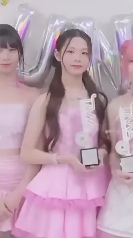 #SEOWON :: Não vou mentir, a Seo tá linda aí !! 👩🏻‍🦲 #unis #fypシ #fancams #tofulycams #vaiprofycaramba 