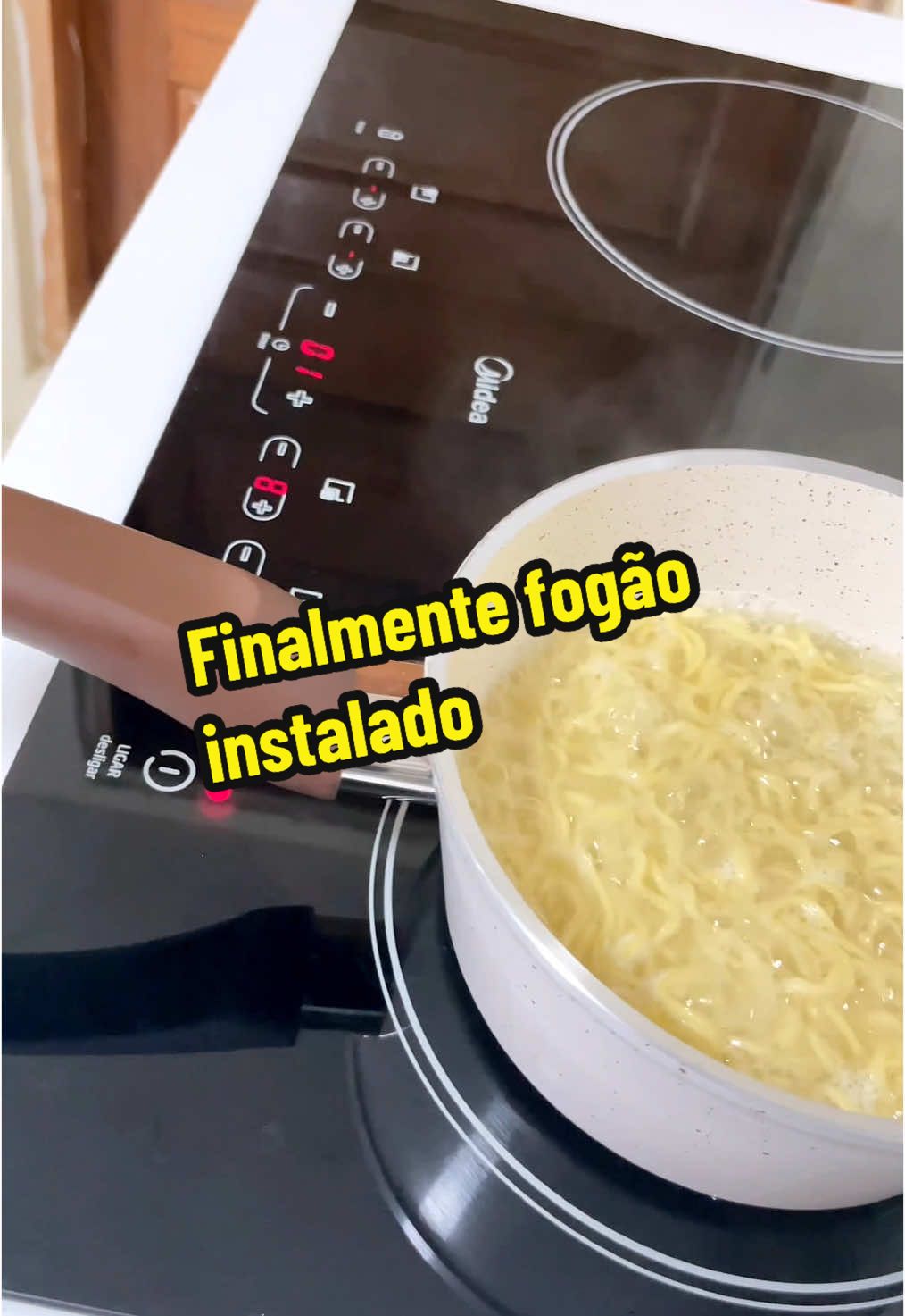 Vai sair muitas comidas gostosas por aqui #cooktop #cozinha #cozinhando #casasimples #fogaoelétrico #midea #cooktopelétrico #cooktopvitroceramico #receitas #CapCut 