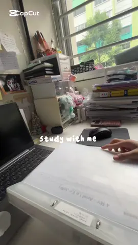 Study with me! #fypシ #motivation #4u #study #viral #sg #studyhacks 