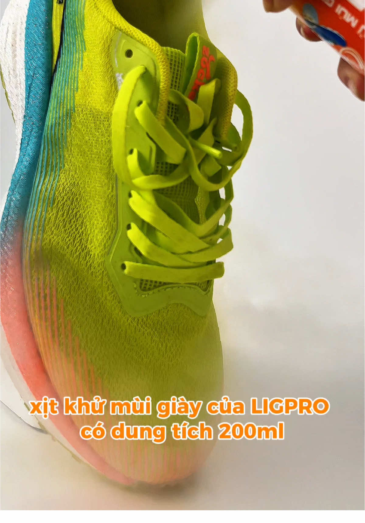Cách khắc phục tình trạng giày có mùi hôi ☺️ #LIGPRO #binhxitthethao #xitnong #xitlanh #xitgiamdau #nuocuongthethao #bunuoc #diengiai #xitvesinhpickleball #footballtiktok #xitgangtaythumonligpro #xitgangtaythumon #football #vesinhgiaysneaker #xitvesinhgiay 