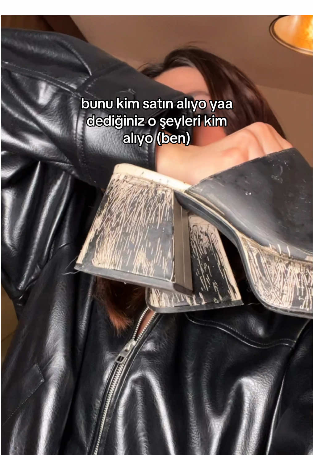 beklenen ayakkabı kombini geldi…. #zara #kombin #DIY #shoe  #siyahkombin #ayakkabı #terlik #boya #kendinyap #idea  @ZARA  reklamyok