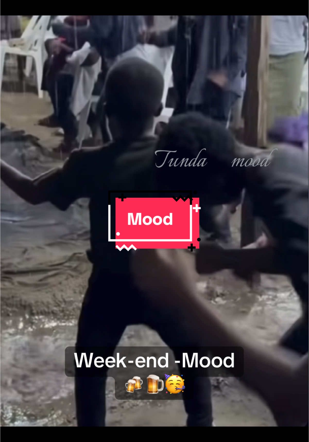 Réponse à @EL DAVIO bonne année 2025 et bon week-end à tous 🥳🍻🥂🍾 #danse #dansechallenge #mood #drole 