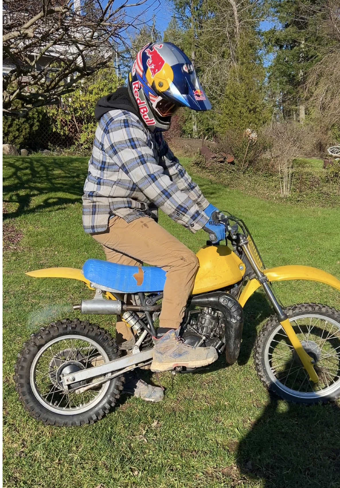 Getting this 1983 RM80 warmed up and ready to shred (see previous video to see it ripping)🔥 We’ve been wanting to fix up this little 1983 RM80 for a while, but we need an air box first. If you have a lead on one, then hit the email in my instagram bio. What is the most iconic year of Suzuki’s RM80? @Red Bull Motorsports @Red Bull @MotoSport.com 🎥: @Charlie McDermott Hale #RM80 #suzuki #2stroke 