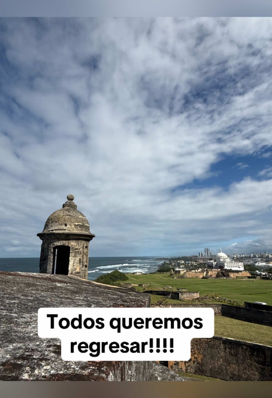 No solo quiero regresar pero me quiero quedar #dtmf ese es el sentimiento de la diaspora all the time 🇵🇷 #puertorico🇵🇷 #badbunny y aunque siempre tiro suficientes fotos IGUAL ME QUEDO CON GANAS DE MÁS ❤️🇵🇷🏝️ #puertorico 