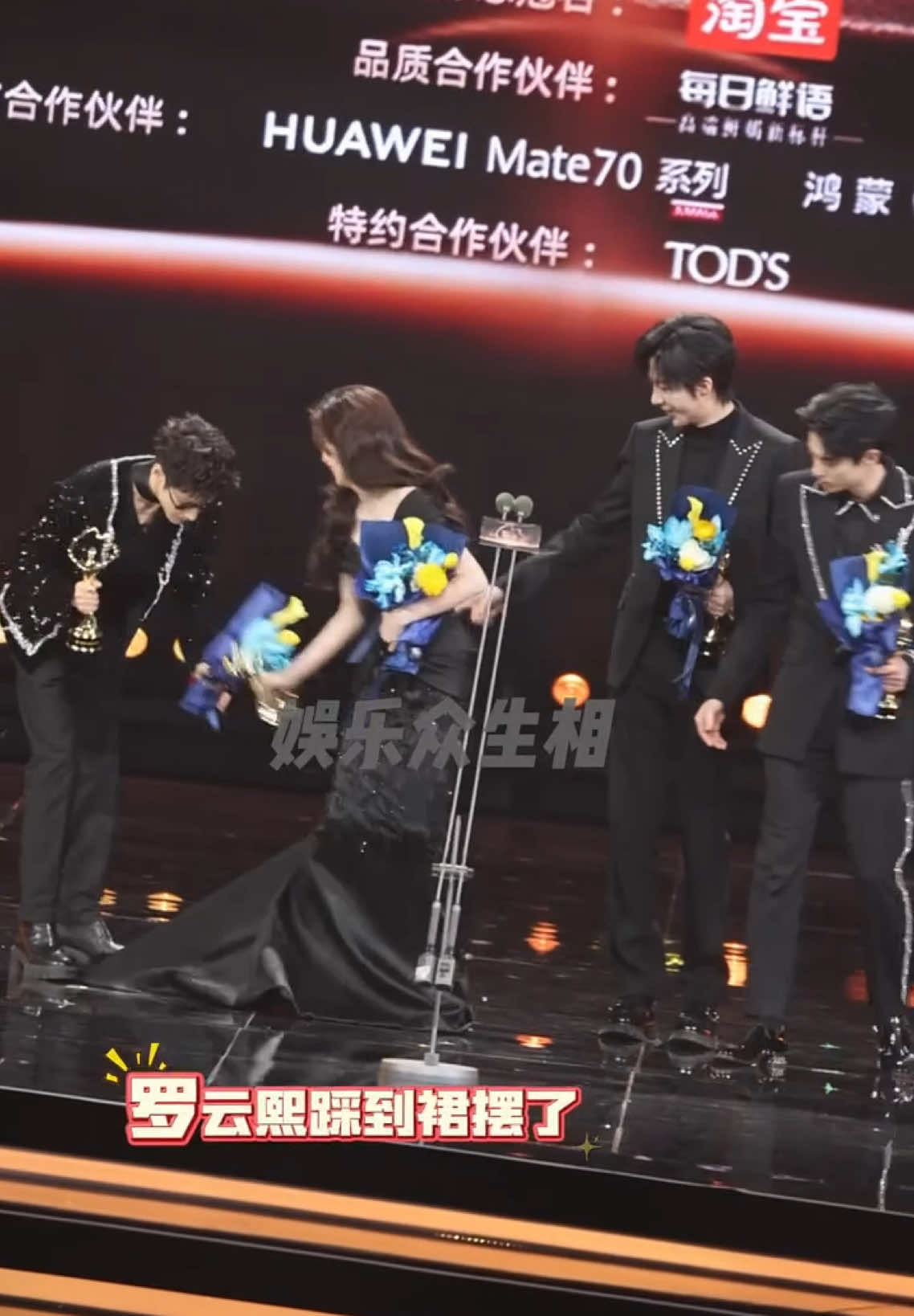 เอ้าไหงขายหวานแปปเดียวอ่ะพี่ซี🤣 เอ็นดู!!!!! #weibonightawards2024 #weiboawards #weibonight2024 #ไป๋ลู่bailu白鹿 #หลัวหยุนซีluoyunxi罗云熙 