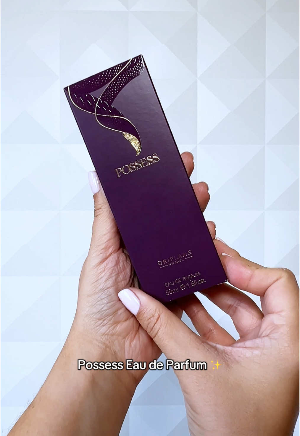 Descubre Possess Eau de Parfum, la fragancia perfecta para conquistar el 2025 ✨💜 #Oriflame #perfume #fragrances #perfumes #fragancias #scent #perfumetok #perfumecollection #perfumecheck 
