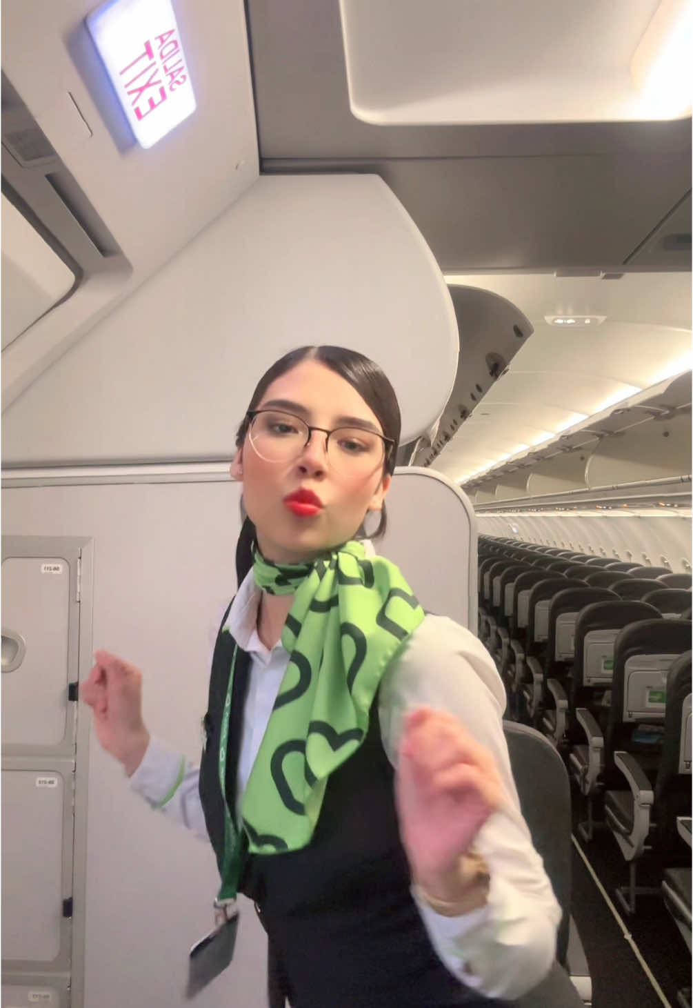 Vuelito nocturno #fy #trend #baile #monselb