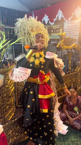 #မြင်ပါများပီးချစ်ကျွမ်းဝင်အောင်လို့🤒🖤 #နတ် #ဘောင်းတော်ဆောင်းအမတ်ကြီး #သဇင် #ဖောင်းကြက်ဖကလေး 