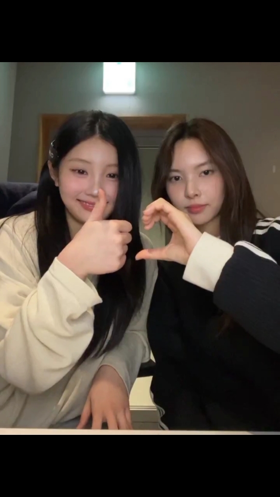 👍🫶 #WONHEE #YUNAH #ILLIT #weverselive #fyp 