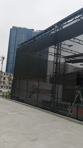 Lưới che nắng che gió sân pickleball giúp giảm chói nắng, chắn gió, bảo vệ người chơi và ổn định đường bóng. Chất liệu bền, chống tia UV, dễ lắp đặt, tăng tính thẩm mỹ, riêng tư và kéo dài tuổi thọ sân. #pickleball