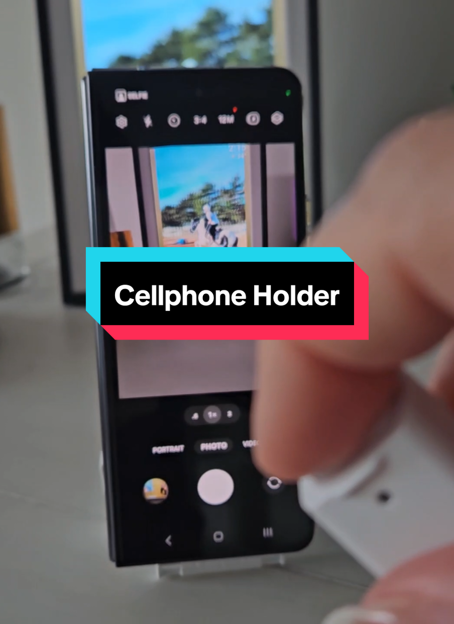 Love this magnetic cell phone holder! #magneticcellphoneholder  #selfiestick #selfieremote #cellphoneremote 