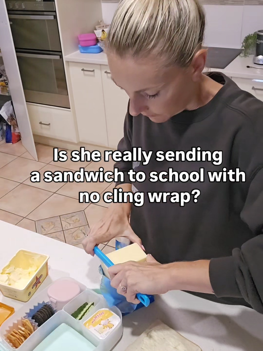 2025: The year of easier, simplified, waste-free, all-under-the-one-lid, kind of lunching 👌 Whose in? 👋 #lunchboxlove #wastefree #zerowaste #schoollunch #bboxlunchbox #startingschool #lunchboxideasforkids 