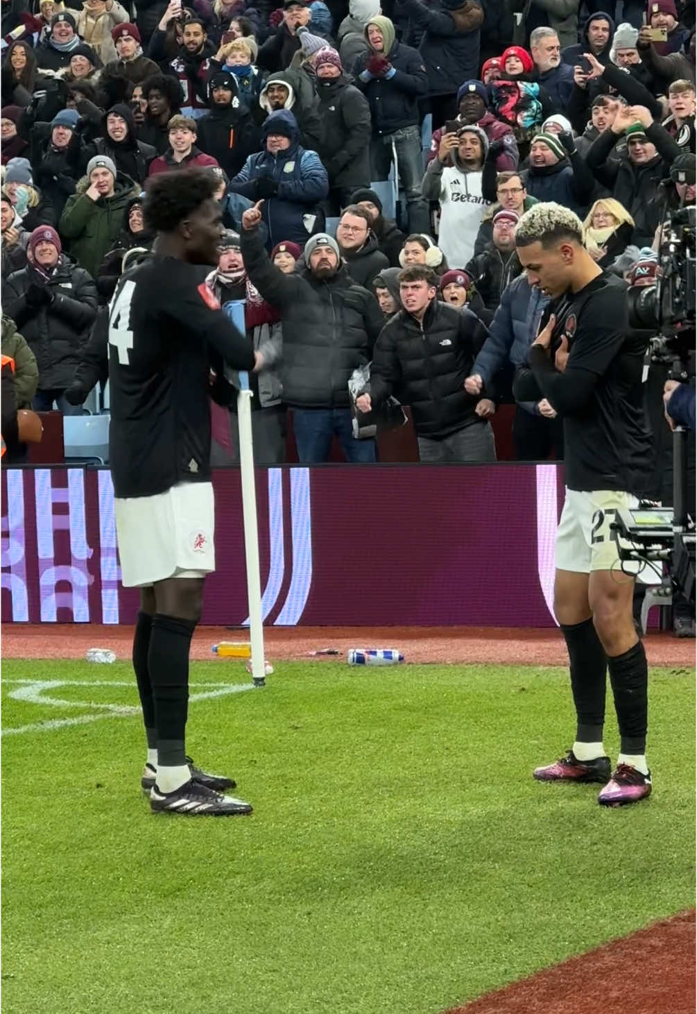 Which was your favourite celebration? 🤔 #astonvilla #AVLWHU #MorganRogers