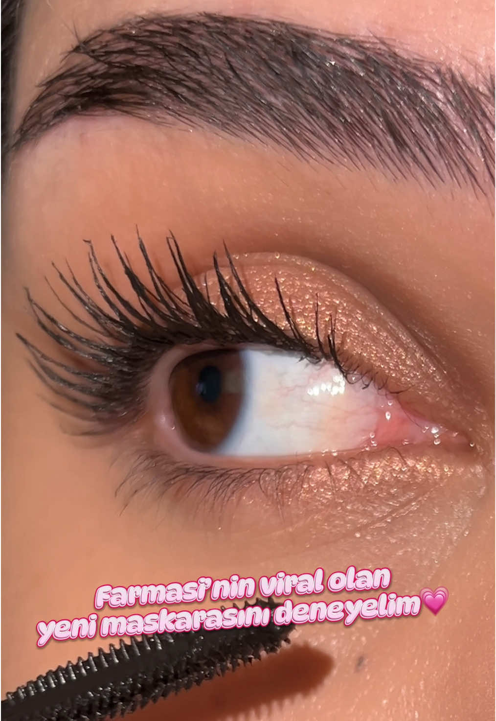 etkisine çok şaşırdıım, tek katta bu kadar uzatıp hacim veren bir maskara denememiştim, sadece gün sonunda biraz dökülmeler oldu suya dayanıklı değil ama akmadı✨bence bu fiyata net alınır💘 💘ismi; Farmasi -  Infinilash Mascara💘 kendim aldım, işbirliği ya da hediye değildir, fakat yasa gereği # reklam  #makyaj #mascara #makeup #farmasi 