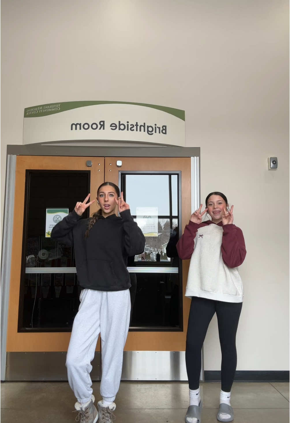 Hockey game! #throwback2021dances #fypシ #fyp #viral #tiktok2021viral @Lila @Bay!!!🩷 dc:@yvnggprince 