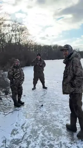 #gooseseason #goosehunting #duckhunting #bluecollar #waterfowl #hunting #huntingtiktok #canadagoose 