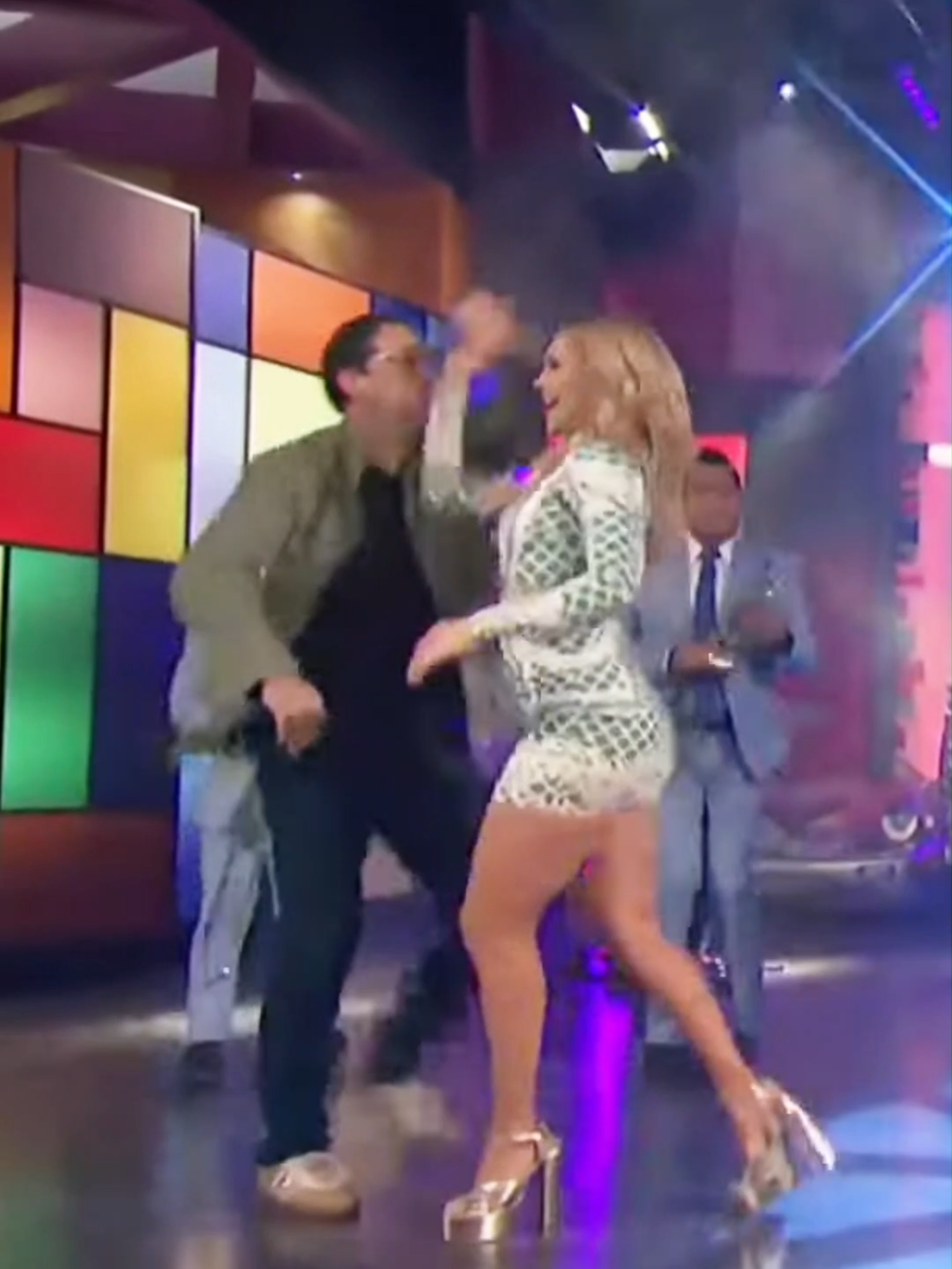 Ximena Cordoba #ximenacordoba #ximenacordobatv #piernas #cuerpazo #chuladademujer #bellezalatina #bellezamexicana #parativiral