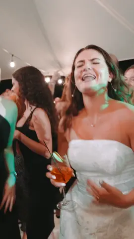 Is this going to be you at your wedding? 🤪. IG: @foxweddingsco #wedding #weddingtiktok #weddingvideo #fyp #partywedding #weddings #foxweddings #foryou #weddingphotographer #weddingphotography #photographytricks #weddingideas #weddingplanning 