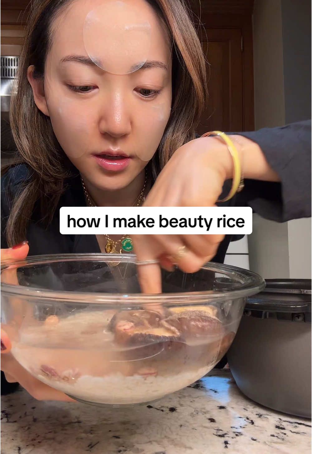 I sexy up my plain white rice with so many nutrients; it’s a work of art 🍚 I’ve linked most ingredients I use here in my Amazon under kfood! #rice #beautyrice #riceislife #jelloskinlifestyle #seaweed 