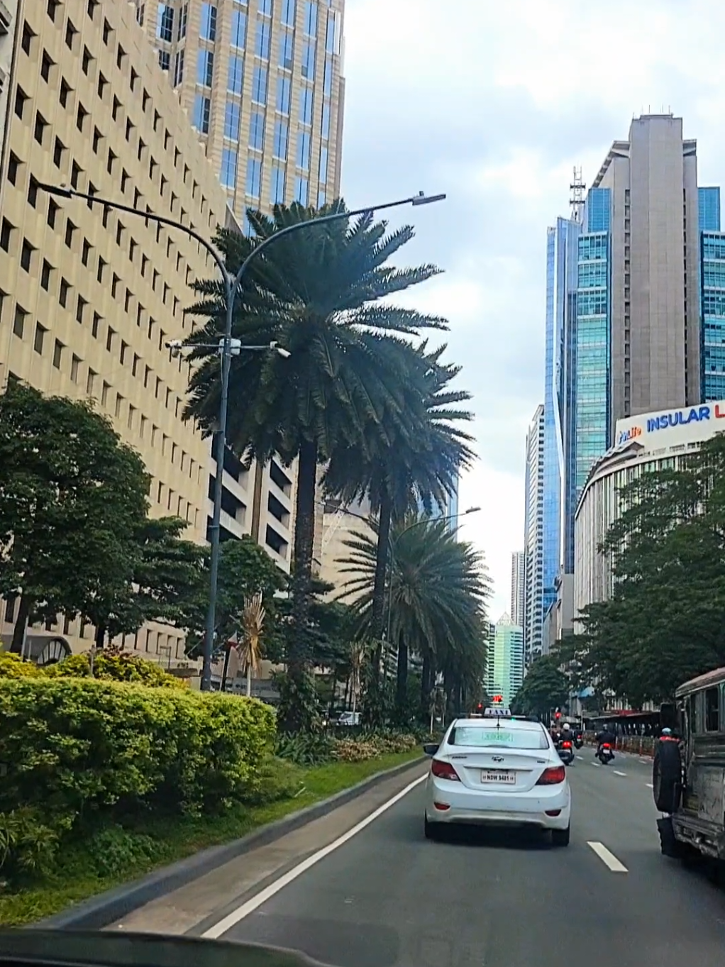Mornings in Makati: where skyscrapers kiss the sunrise. 🌅🏙️#morning #makati #citylife 