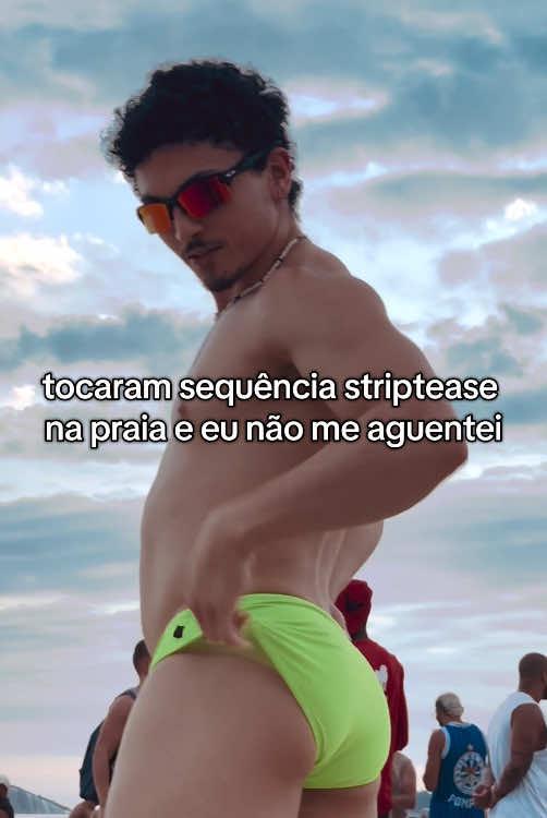 me falaram que foi de propósito pq me viram na praia com minha boa sunguinha @studoficial 🙈 #sequenciastriptease #pedrosampaio #riquencio 