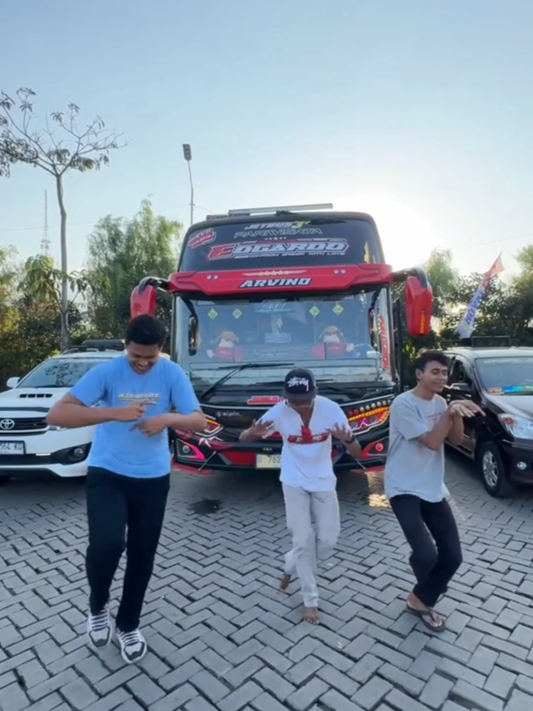 tolonggg😭  #basuri #jogetbasuri #foryoupage #fypシ゚ 