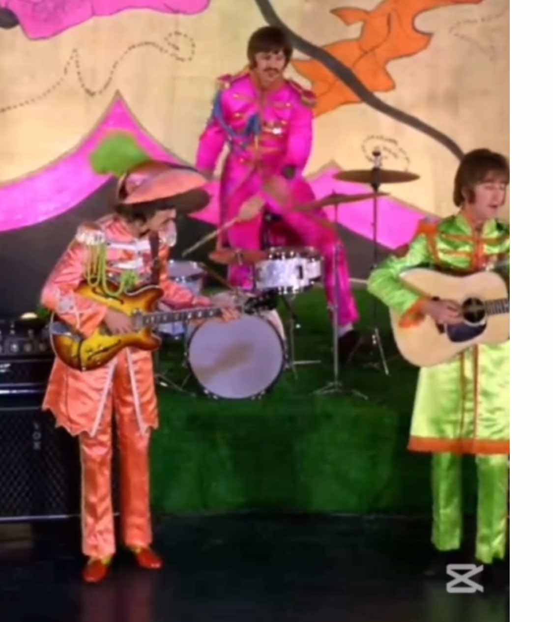 #THEBEATLES- haven’t posted in so long omg I’m so sorry #johnlennon #paulmccartney #georgeharrison #ringostarr #sgtpepperslonelyheartsclubband #fyp #viralvideos #brat #genz 