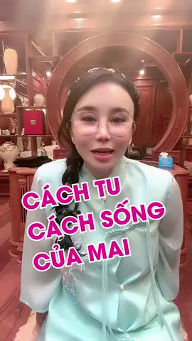 Mailisa hì cách tu của Mai đó là nói tốt, làm tốt và biết sống cho người khác. Thực tế Mai đi làm rất vất vả, mỗi ngày Mai làm việc từ 12-13 tiếng đồng hồ, thậm chí ban đêm về phải kí tá giấy tờ, hồ sơ, sổ sách và nghiên cứu thêm nhiều thứ nữa. Đối với Mai thì đầu tiền một người tu là một người phải biết quan tâm, chăm sóc cho gia đình của mình. Tất cả cháu cháu chắt, con của anh trai chị dâu bên vợ bên chồng của Mai đi học thì đều được học trường ở môi trường quốc tế, đi học có tài xế đưa đi đón về bằng xe hơi. Bản thân Mai nghĩ rằng con mình như nào thì các cháu đều phải được như vậy, thà Mai khổ chứ Mai không bao giờ để các cháu chắt phải khổ. Theo Mai thì việc đầu tư cho thế hệ như vậy và nghiêng vai để gánh vác bớt gánh nặng cho anh trai, chị dâu thì đó cũng là tu. Mối quan hệ giữa Mai và bé Mỹ Duyên thì mặc dù là mẹ chồng nàng dâu nhưng chưa bao giờ có những sự bất đồng, luôn yêu thương, đồng cảm thấu hiểu cho nhau, đi đâu cũng mua thêm cho con một phần, áo quần, đồ đạc nếu con thích Mai sẽ tặng con con. Mai là một người sống cho người khác nhiều, nhưng ngược lại Mai nhận được rất nhiều tình yêu thương, những người thân của Mai từ con cái, cháu chắt, anh trai, chị dâu...đều rất tôn trọng Mai. Sự tôn trọng ở đây không phải là vì Mai có tiền mà nó xuất phát từ cái tâm chân thật của Mai, mọi người đều cảm nhận được sự vất vả của Mai. Tết đã cận kề rồi vậy nên để tạo một không gian ấm cúng, một sân chơi cộng đồng, gắn kết tình làng nghĩa xóm trên địa bàn khu phố 4 và khu phố 5, phường Thới An, quận 12 nên vợ chồng Mai Khánh đã viết một tâm thư gửi cho ban lãnh đạo khu phố bày tỏ mong muốn tài trợ một đêm tất niên cuối năm cho bà con 2 khu phố với kinh phí gần 500 triệu. Một số bà con có điều kiện ở trong khu phố mong muốn được đóng góp cho khu phố một ít tiền thì Mai đã đưa cho họ số tài khoản của trợ lý trong ban lãnh đạo để ai muốn đóng góp, hỗ trợ bao nhiêu thì họ tự đóng, ghi rõ họ tên để sau đó ban lãnh đạo khu phố sẽ kiểm kê lại và dùng quỹ đó để chi trả một số hoạt động của khu phố. Đồng thời, vừa qua thì vợ chồng Mai Khánh xây dựng 40 căn nhà tình thương ở xóm Bản Riềng, xã Sơn Lộ, huyện Bảo Lạc, tỉnh Cao Bằng. Mai nghĩ rằng từ những hành động, việc làm, cách ứng xử tốt cho người thân, gia đình, cộng đồng, xã hội thì đó cũng là tu rồi. Cứ làm theo lời Phật dạy, thấy người nào khổ thì mình thương xót và biết chia sẻ yêu thương thì đó là tu.#xuhuong #thammyvienmailisa #mailisa #tutap #daophat #cachsong #ungxu #cuocsong #quandiem #chiase #baihoc 