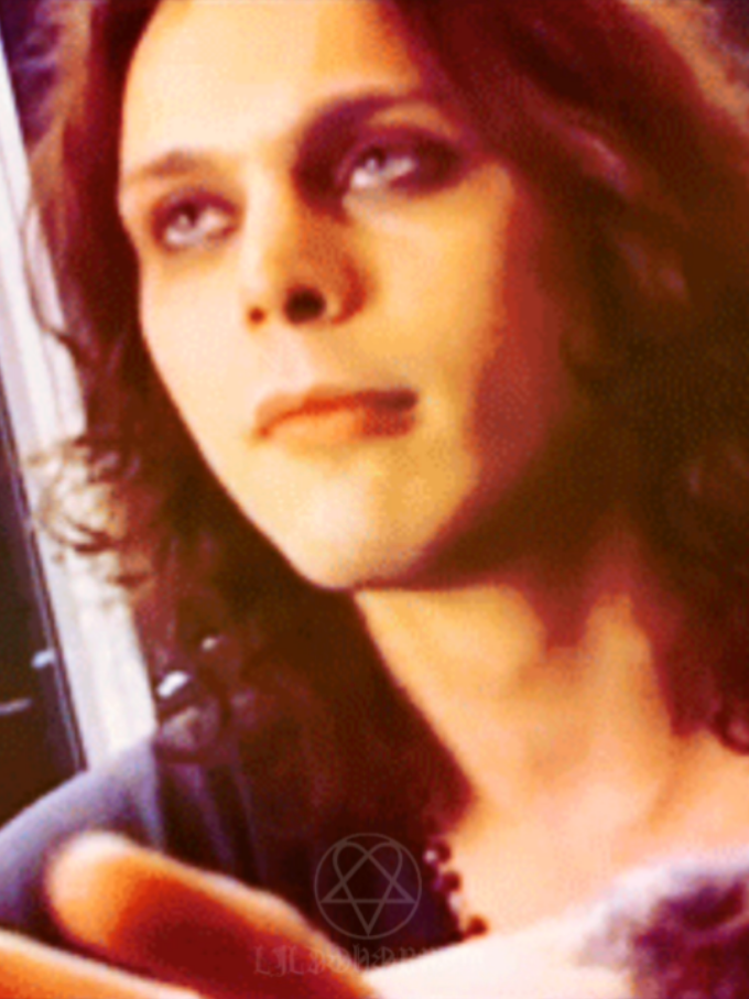 For you - Him // se alguém tiver uma de him ou do ville que queira que eu traduza pode comentar aq q eu vejo de fazer vius 🤯 de outras bandas talvez eu faça depende #lyric #fyp #him #hisinfernalmajesty #vv #villevalo #greatestlovesongs #alternative #gothrock #gothicmetal #lovemetal #typeonegative #goth 