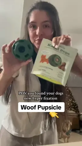 Rusty was very focused. #woofpupsicle #woof #pupsicle #dogs #dogsoftiktok #pets #PetsOfTikTok #woofpup 