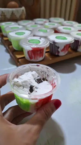 Es cream home made kesukaan bocil Bahan: 📍6 sdm gula pasir 📍2 sdm maizena 📍1 bks santan instan (65ml) 📍1/4 sdt garam 📍500 ml susu cair 📍1 sdt SP (wajib ditim) 📍remahan gori-orio (opsional) 📍selay (opsional) #escream #idejualan #esdungdung #escreamhomemade 