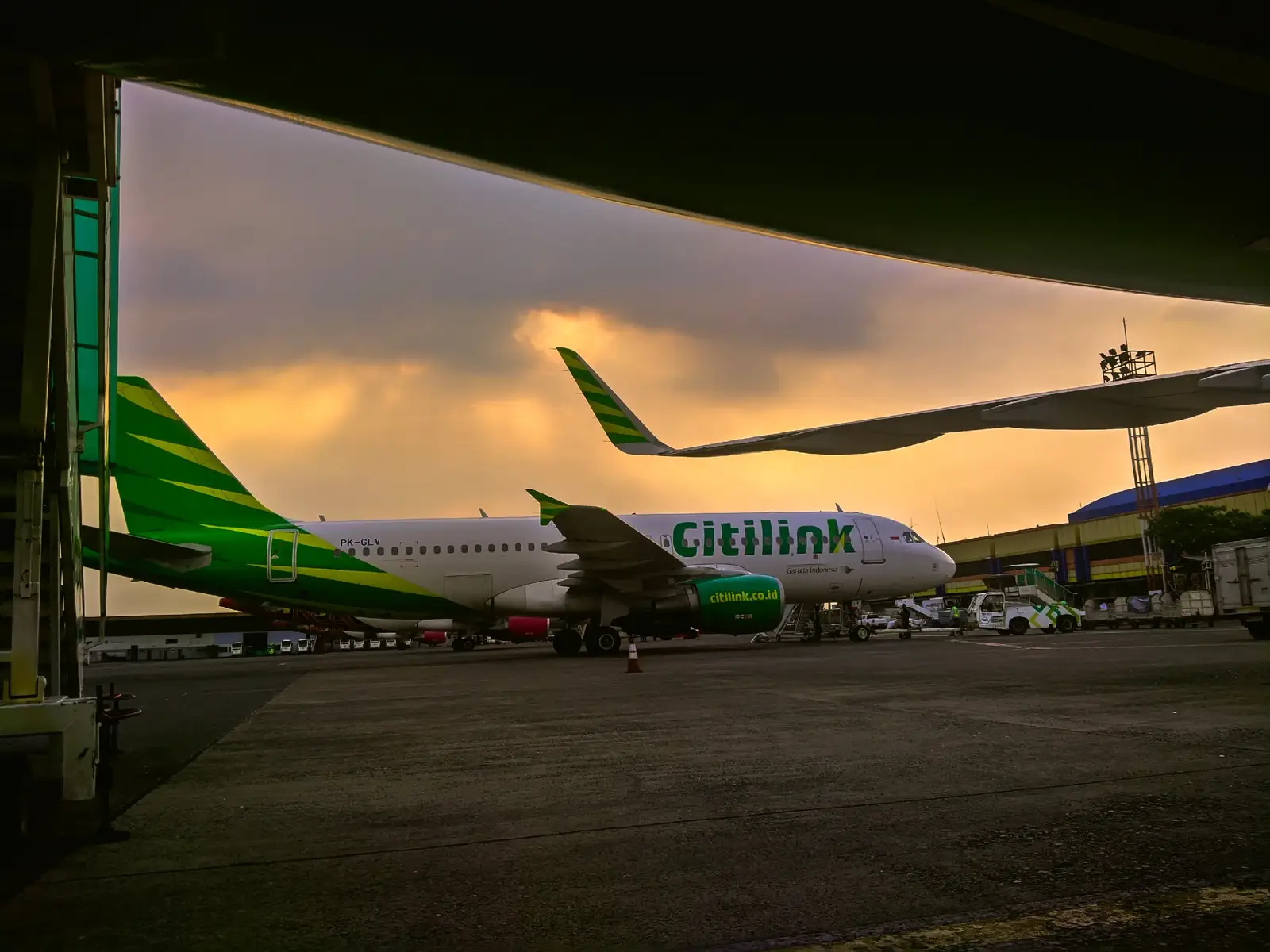 🛫🛫 #pesawatterbang #penerbangan #jntexpress #triganaair #ninjaxpress #citilink #garudaindonesia #asiacargo #blackstones #airnesia #bbnairlines #rimbunair#boeing #airbus #fyptiktok #fypシ #fypシ゚viral 