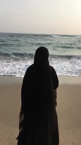 Aku + Laut + Abaya Hitam + Lagu Arabic. #fyp #arabic #arabicsong #foryoupage 