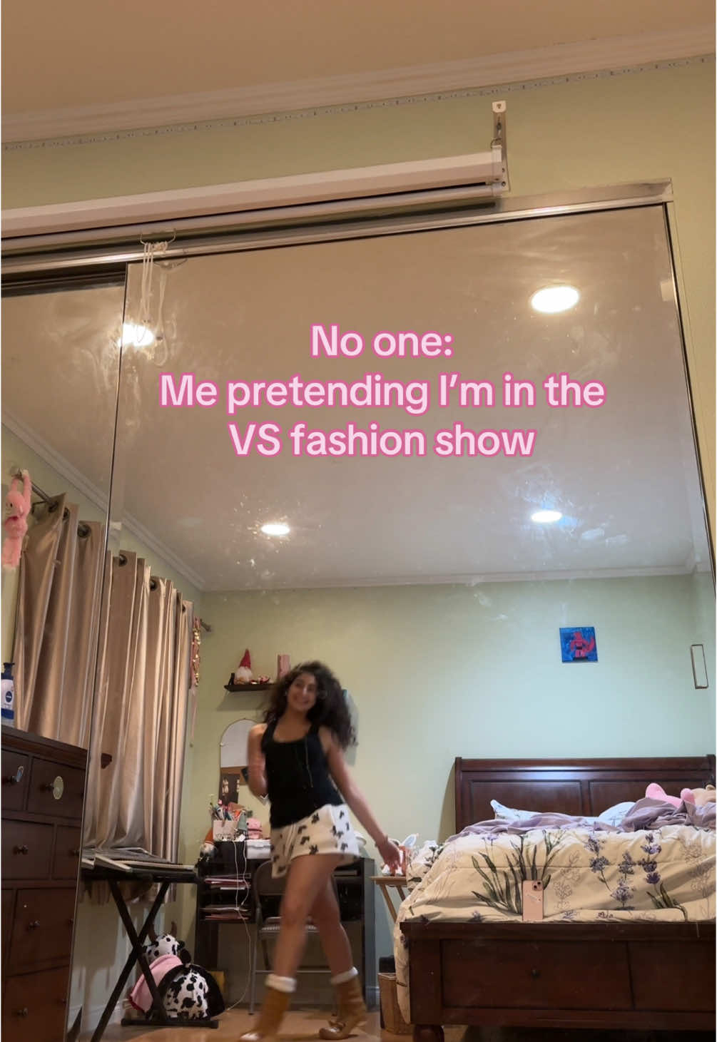 And the hair choreo 🥸 #dance #modelwalk #vsfashionshow #victoriassecretangel #curlyhairstyles #relatable #hair #choreography 