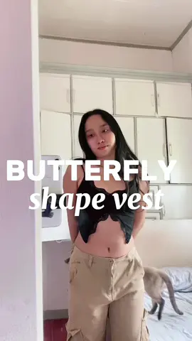 butterfly shaped casual vesssst <33 #womentop #butterflytop #blackoutfit #baroutfits #croptop #OOTD 