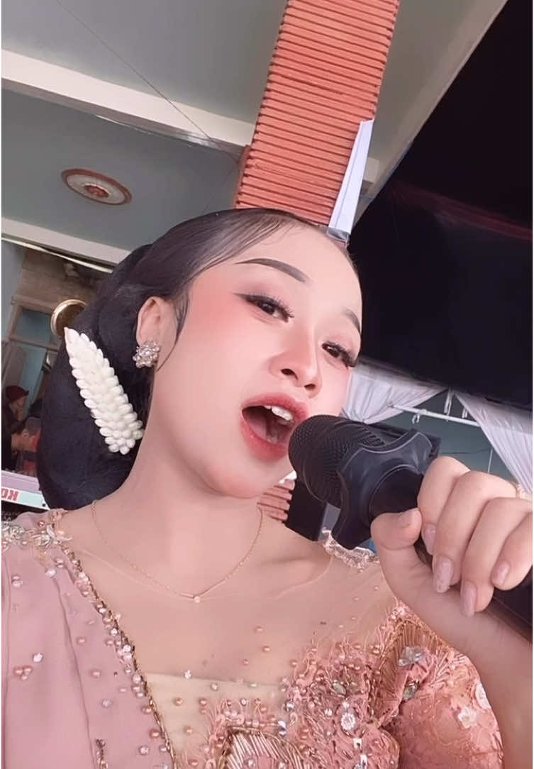 Timbang susah adek sing gembira.. #fyp #ayongguyu #campursari #bayumusicponorogo  #vellarusdiana #langgamjawa #sinden #beranda #trending #sindencantik #panggihmanten #beranda #4upage #ritsuki #sindenjawa #viraltiktok 