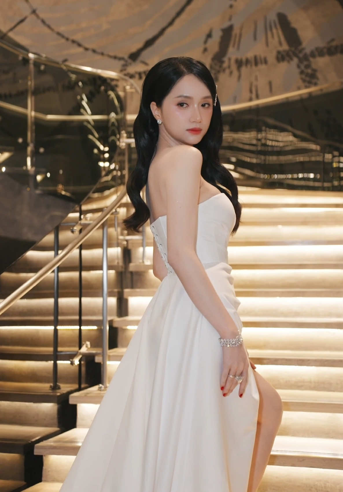 Giang mặc váy trắng có xinh hăm cả nhà 🥰 #huonggiang #tiktokgiaitri 