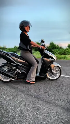 Led old but gold🌅 #variomodifikasi #variodownsize #variobucin #vario125old #fyp 